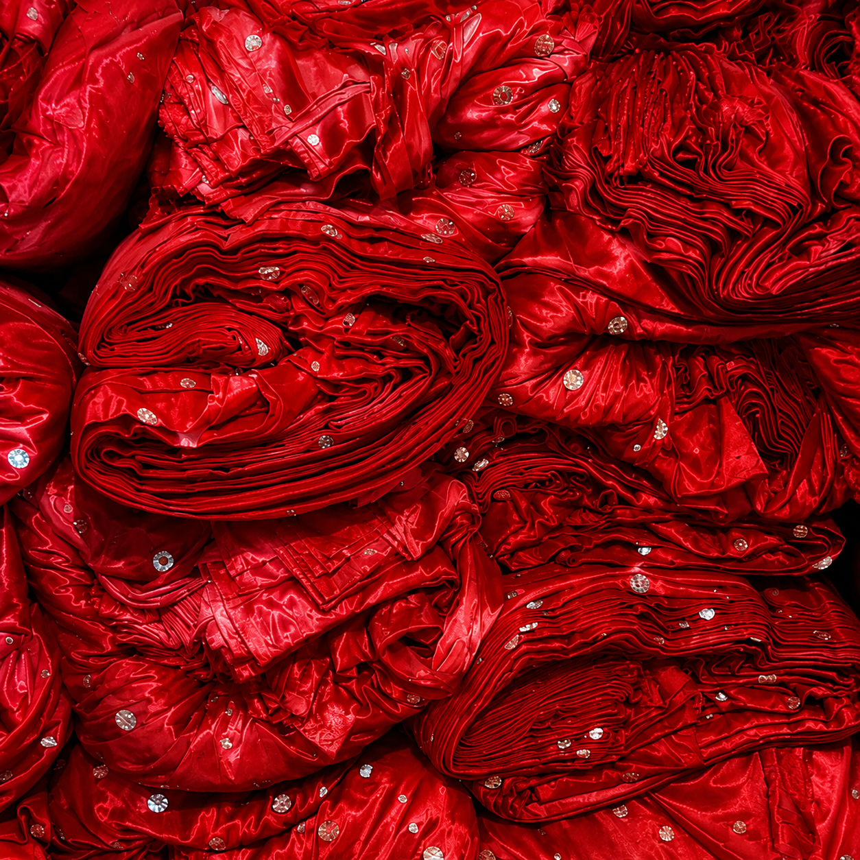 Drape-Mirror-Red-cloth
